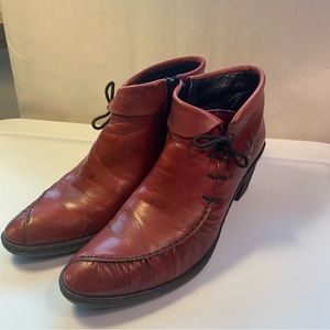 Rieker booties engineered for comfort. EU size 40. US 8.5. Soft leather burgundy